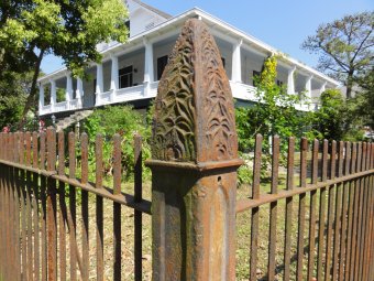 Concreting a fence post: how to do it and why it’s important