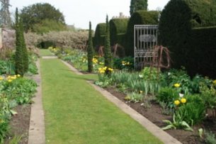 Garden edging ideas for a flawless finish