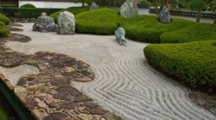 3 garden landscaping ideas using decorative stones